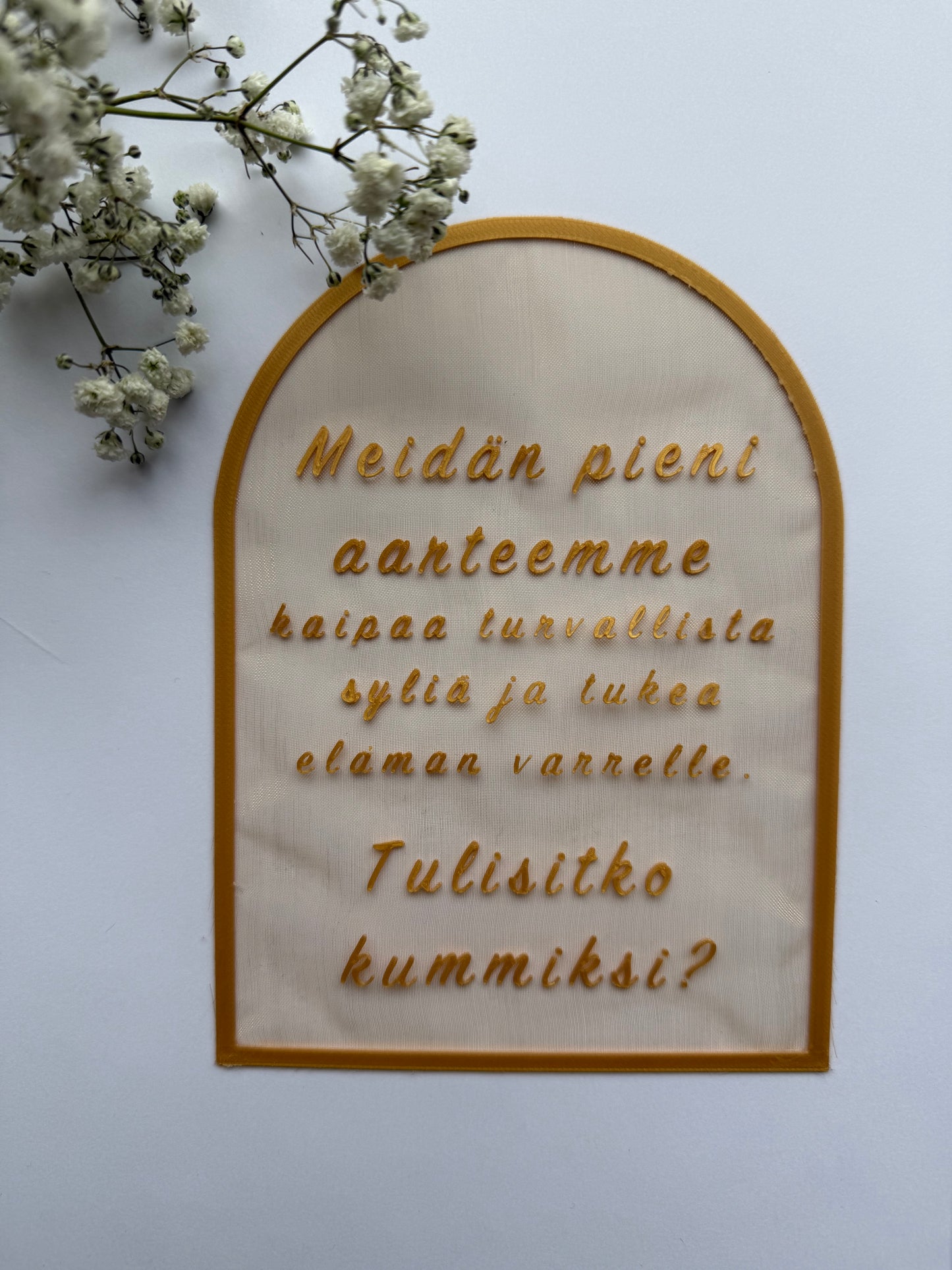 Tyylikäs kultainen kummikutsu, jolla pyydetään tärkeää ihmistä kummiksi.