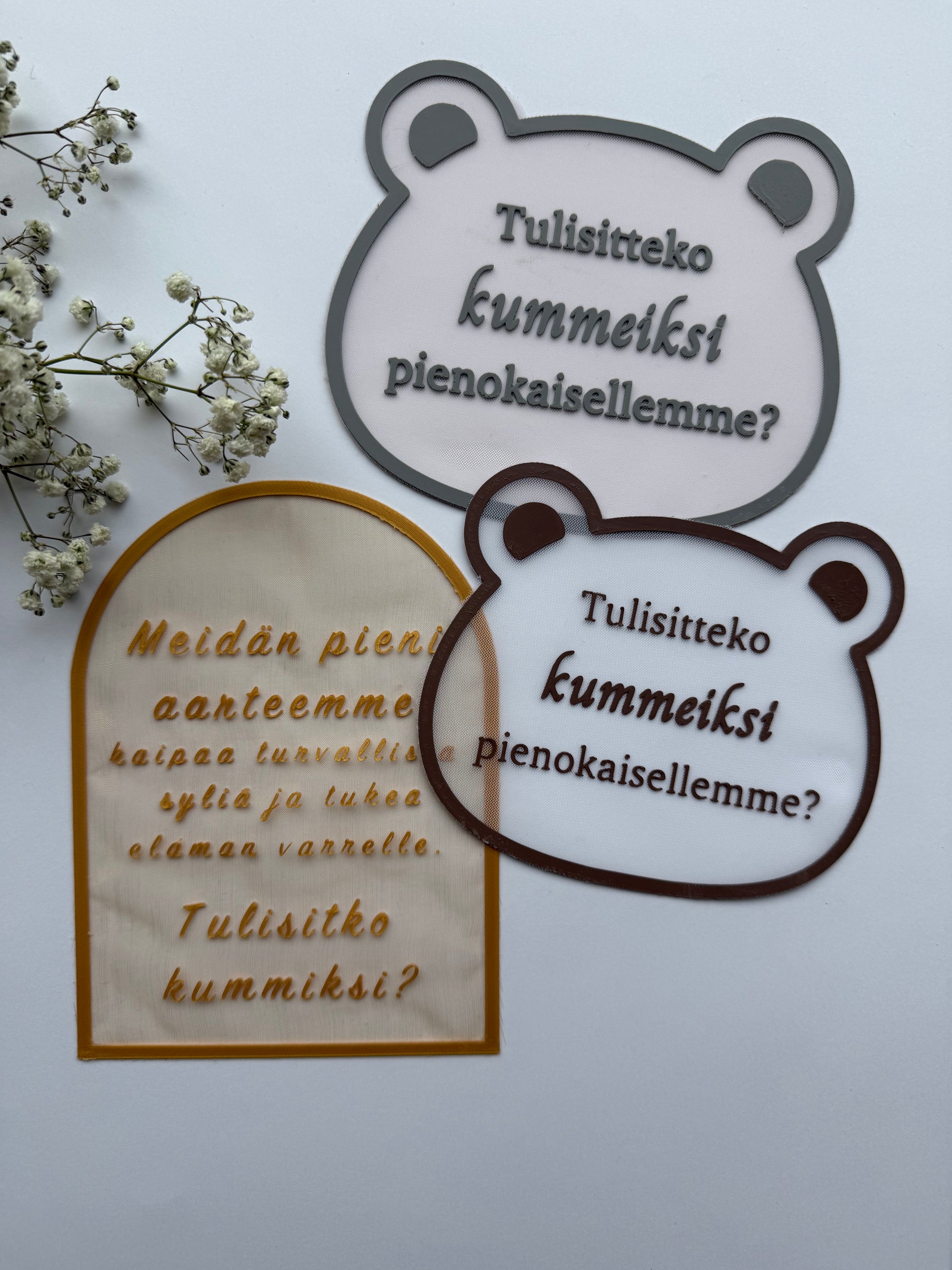 Kauniita kummikutsuja, tärkeään kummikosintaan.
